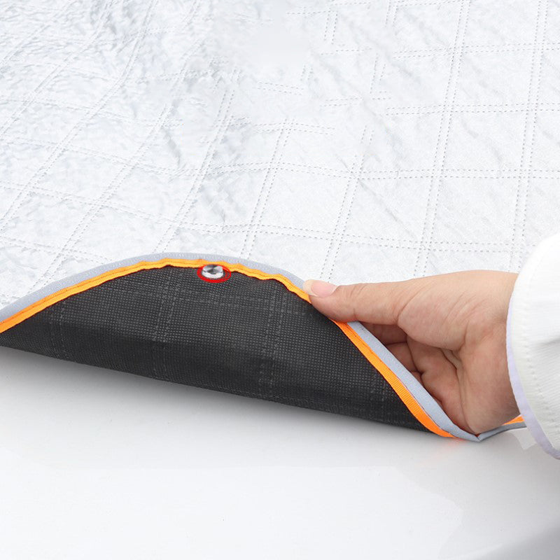 "Magnetiskt bilskydd silver, skyddar mot snö och frost, passar alla fordon, enkel installation, mått 150x105 cm."