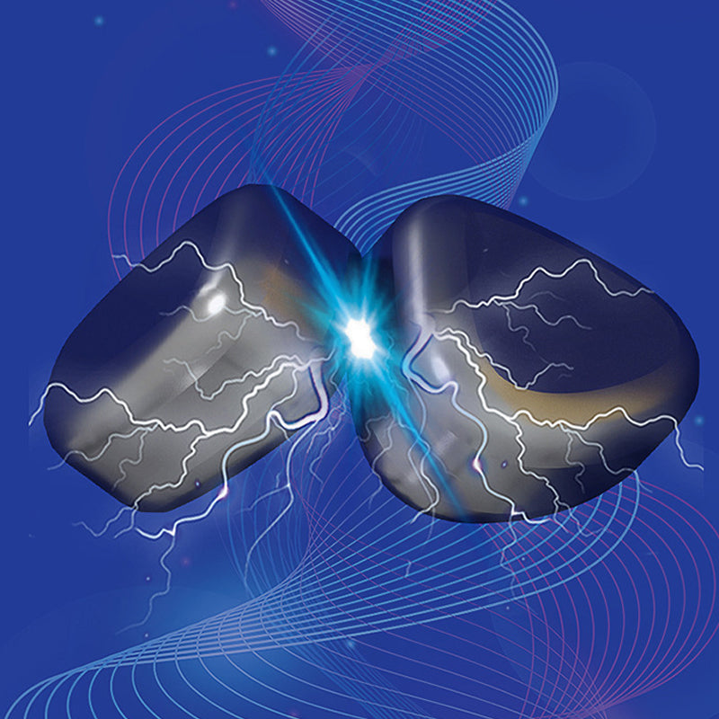 Magnetiskt schackspel leksak för fler spelare visas med schackbräde och pjäser, perfekt för familjekvällar.