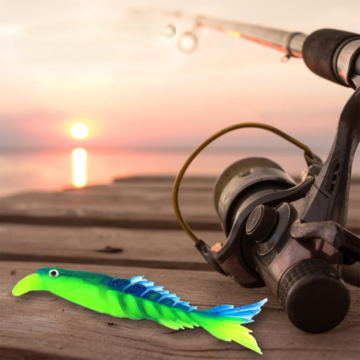 "Mångsegmenterade mjukbeten för fiske, med naturliga simrörelser, fragmenterad design och glittrande färgvariationer."