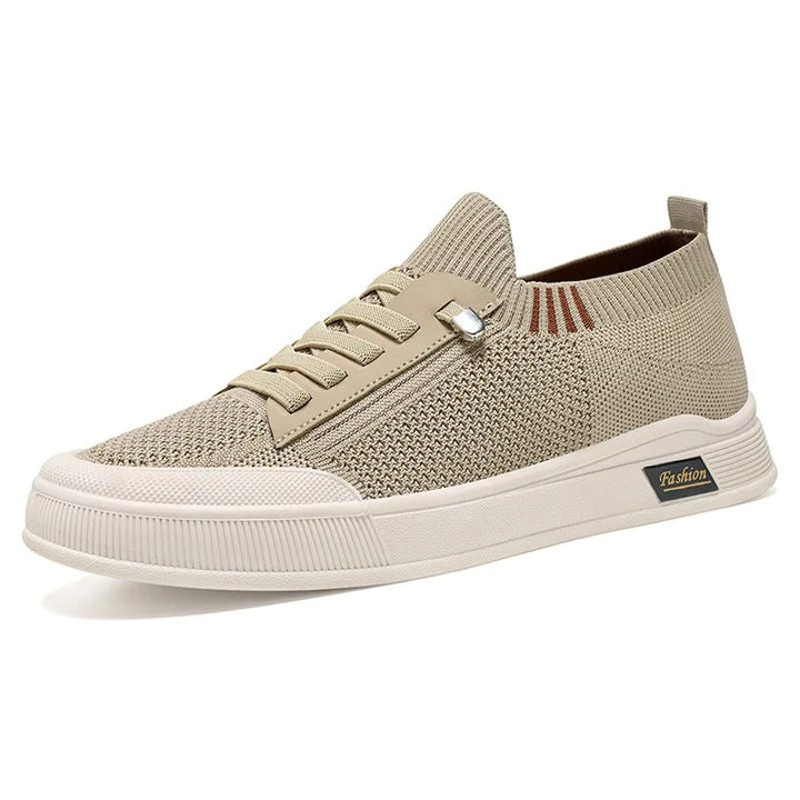 "Manliga canvas sneakers i armégrön med lätt, flexibel konstruktion och andningsbar design, perfekt för vardagsbruk."