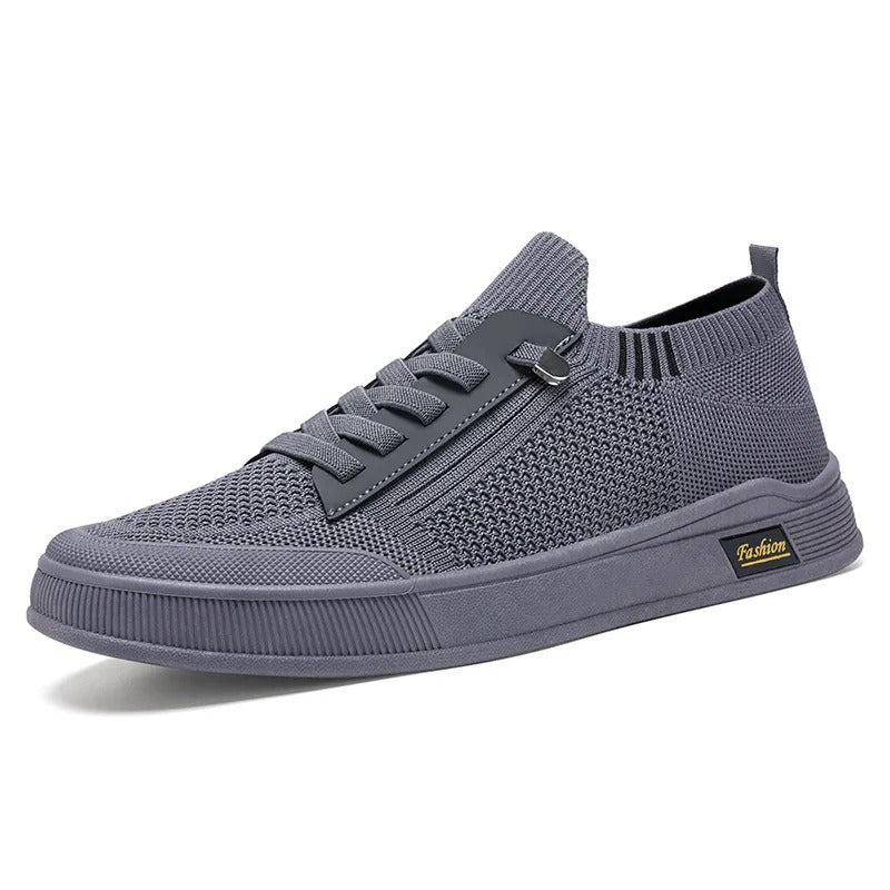 "Manliga canvas sneakers i armégrön med lätt, flexibel konstruktion och andningsbar design, perfekt för vardagsbruk."