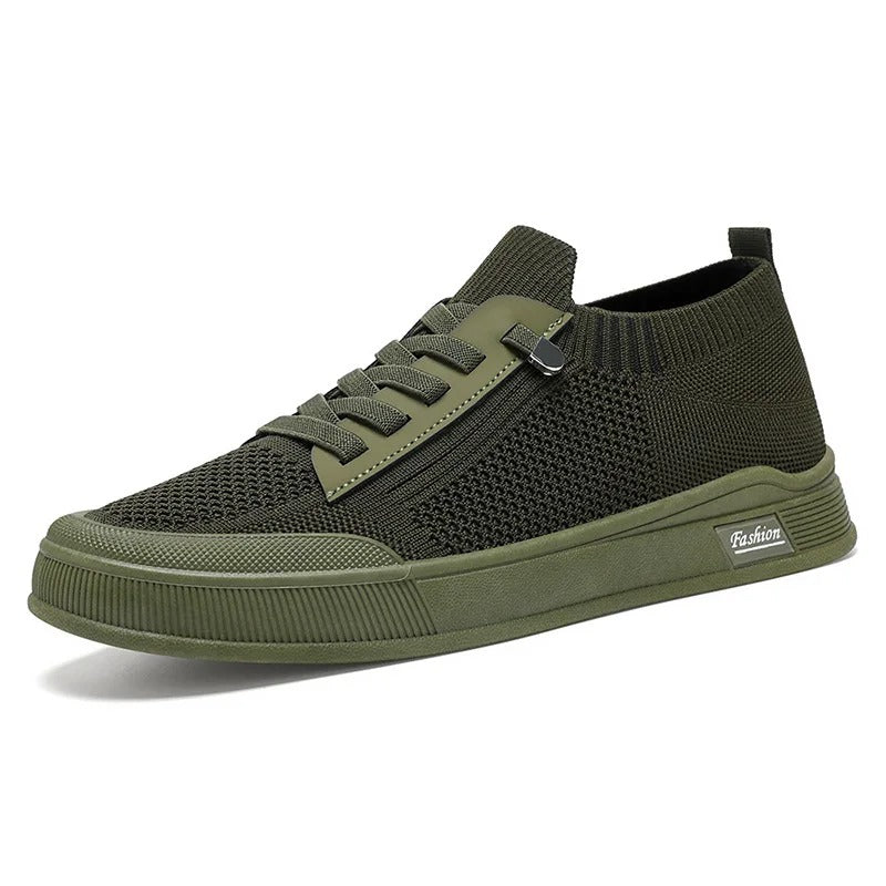 "Manliga canvas sneakers i armégrön med lätt, flexibel konstruktion och andningsbar design, perfekt för vardagsbruk."