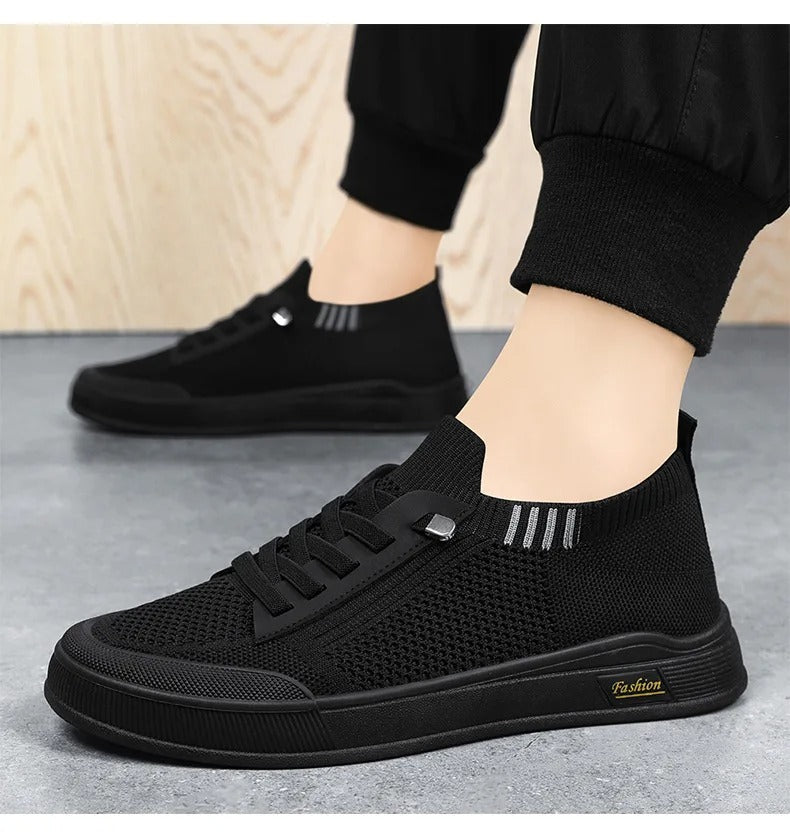"Manliga canvas sneakers i armégrön med lätt, flexibel konstruktion och andningsbar design, perfekt för vardagsbruk."