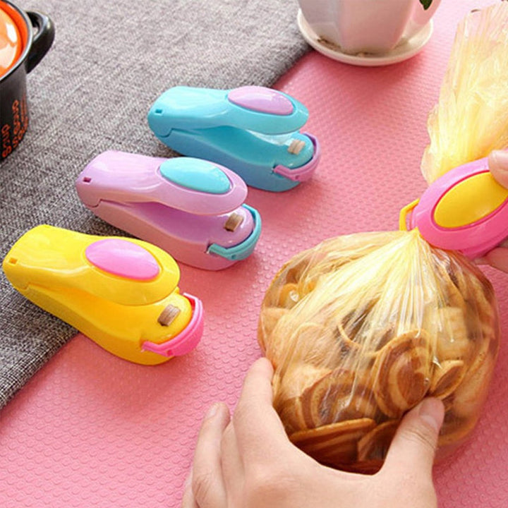 "Mini bärbar värmeförsegling för hushåll, blå, rosa, grön, gul, kompakt, magnetisk bas, matbevarande, enkel att använda."
