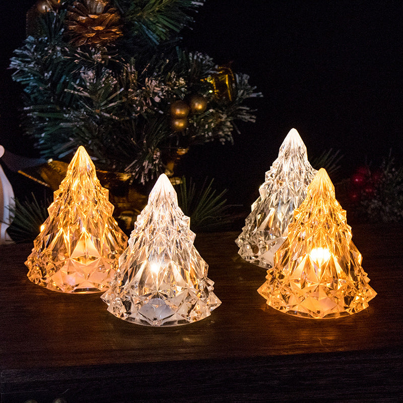 "Mini LED Kristal Julgran Nattlampa i glas, lyser i varma färger, juldekor perfekt för mysig hemmabelysning."