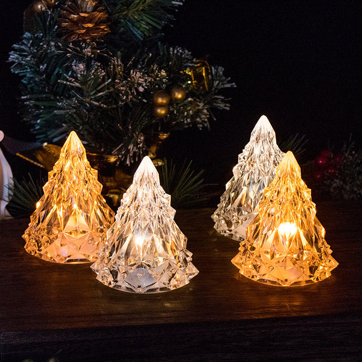 "Mini LED Kristal Julgran Nattlampa i glas, lyser i varma färger, juldekor perfekt för mysig hemmabelysning."