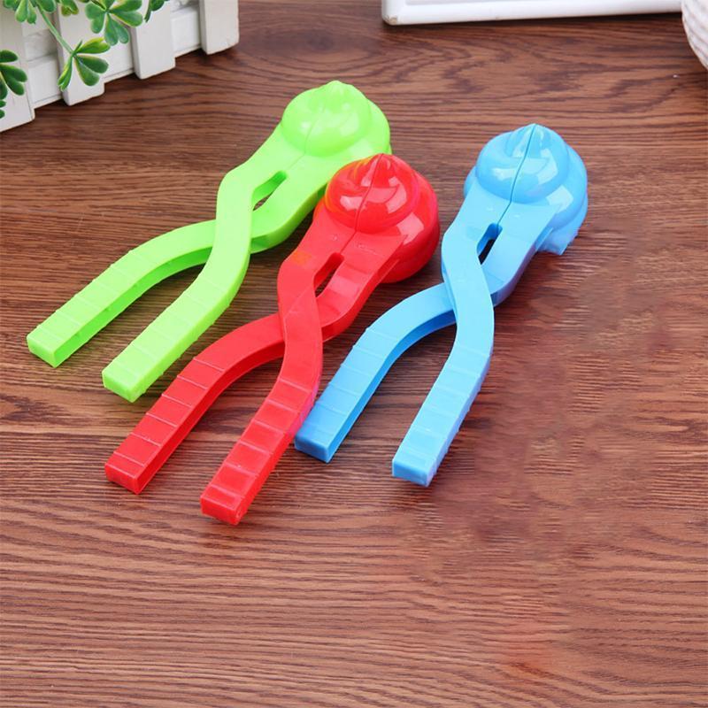 "Mini snögubbeform i färger röd, blå, grön och rosa, perfekt för att skapa små snögubbar för lek utomhus."