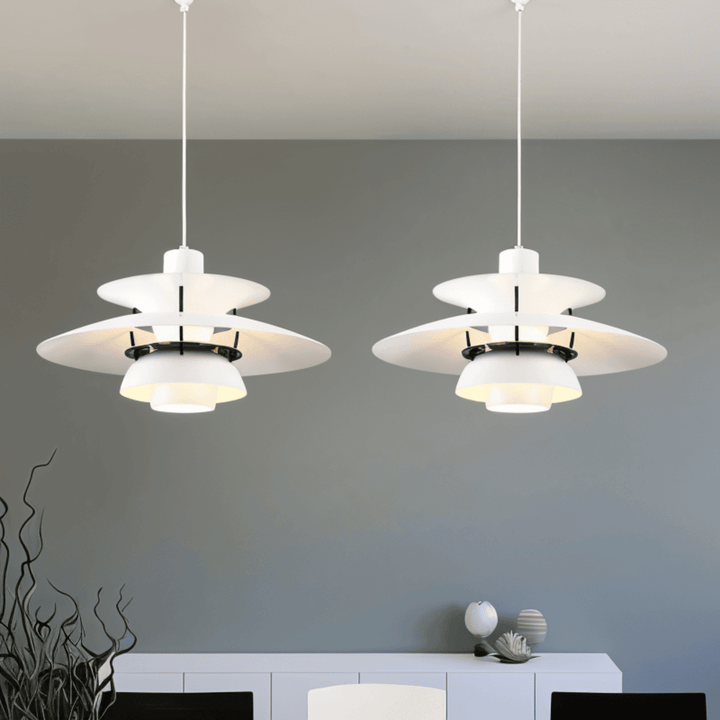 "Minimalistisk nordisk taklampa i metall, blått/grått, rund design, för elegant modern belysning i hemmet."