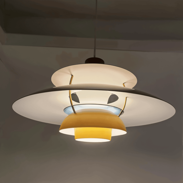 "Minimalistisk nordisk taklampa i metall, blått/grått, rund design, för elegant modern belysning i hemmet."