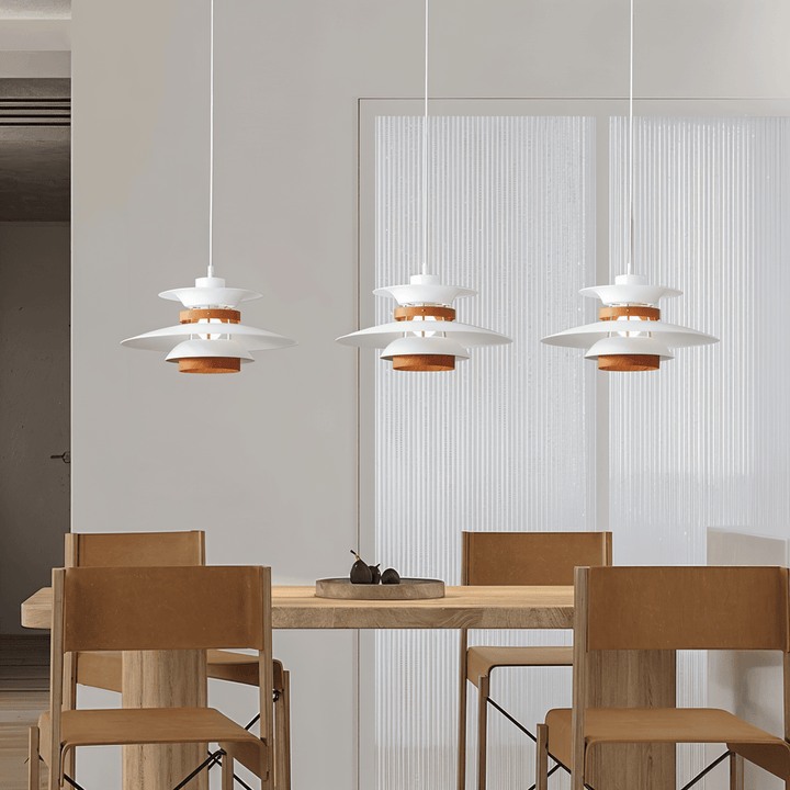 "Minimalistisk nordisk taklampa i metall, blått/grått, rund design, för elegant modern belysning i hemmet."