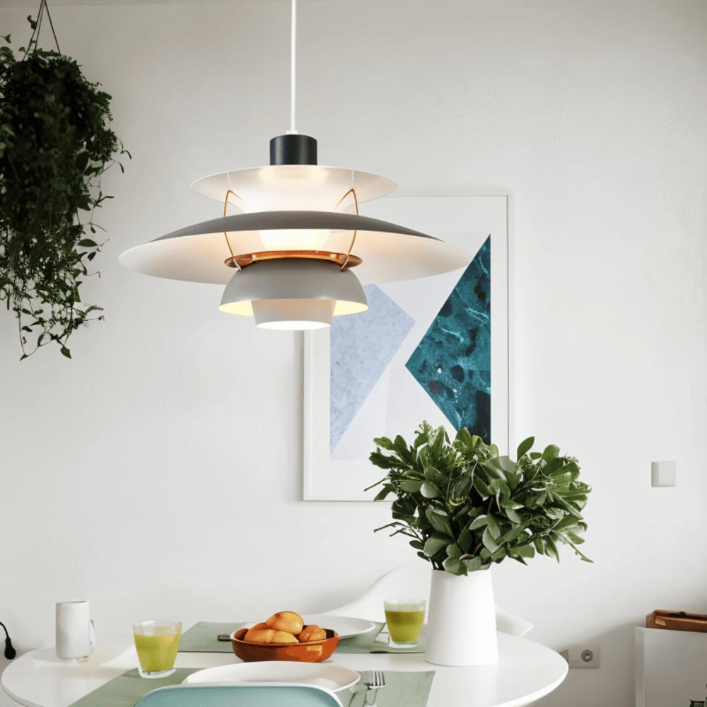 "Minimalistisk nordisk taklampa i metall, blått/grått, rund design, för elegant modern belysning i hemmet."