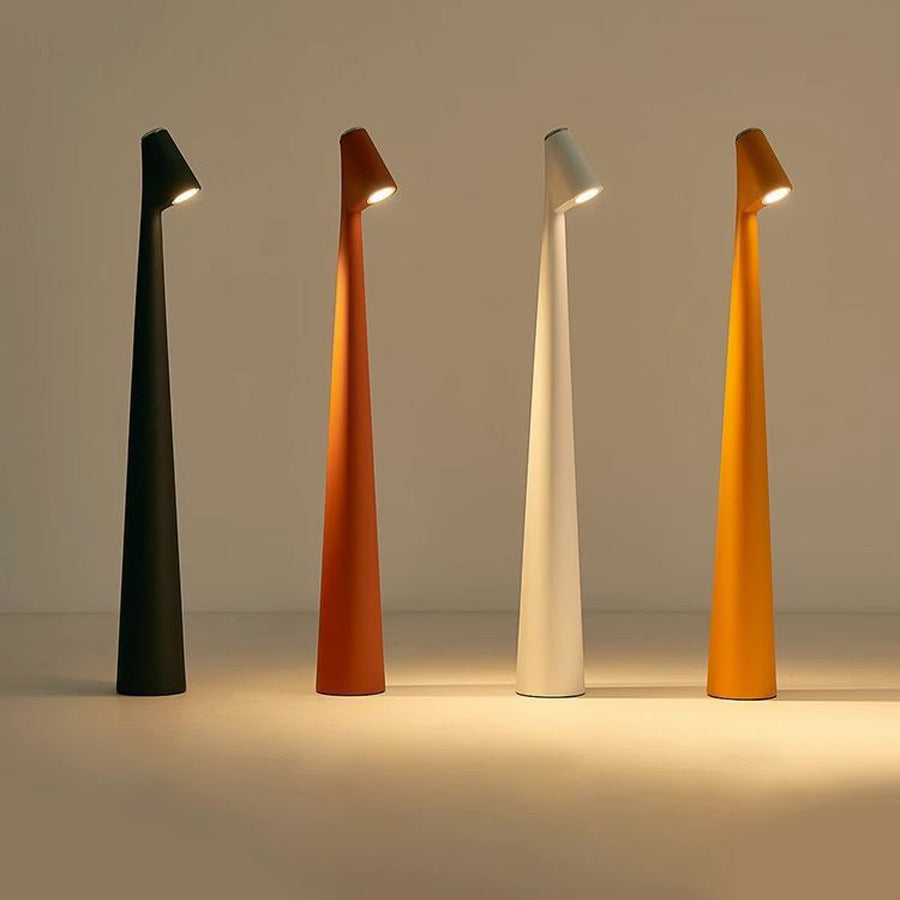 "Minimalistisk trådlös LED-bordslampa i aluminium, dimbar med touch, kompakt design för modern inredning."