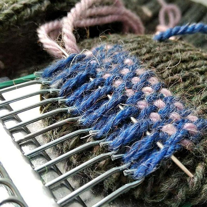 "Minivävningsverktyg med metallkrokar och träbräda, perfekt för DIY-projekt och klädreparation, 45g, lättanvänt."