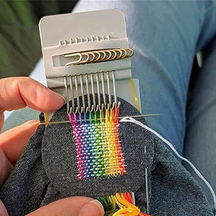 "Minivävningsverktyg med metallkrokar och träbräda, perfekt för DIY-projekt och klädreparation, 45g, lättanvänt."