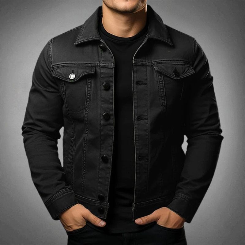 "Modern denimjacka för män, framsida, vintageinspirerad med stilren passform, lämplig för alla säsonger."