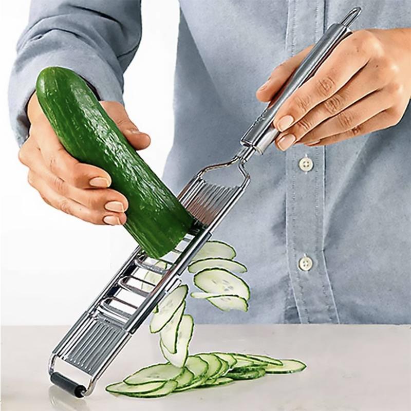 "Multifunktionell silver grönsaksskärare med 4 vassa blad för effektiv grönsaksskivning, perfekt för köksberedning."