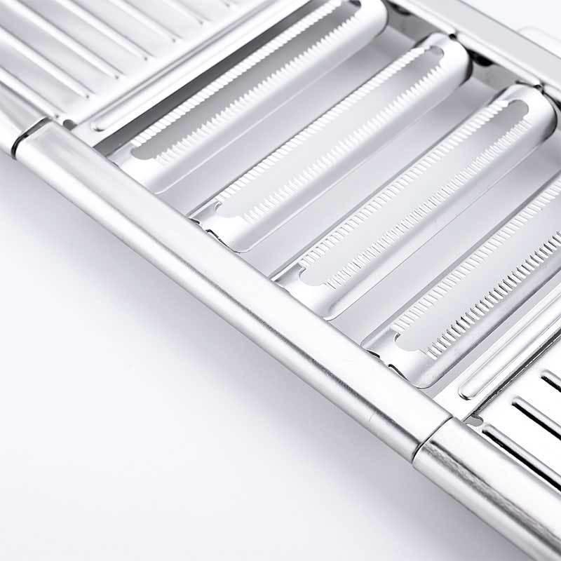 "Multifunktionell silver grönsaksskärare med 4 vassa blad för effektiv grönsaksskivning, perfekt för köksberedning."