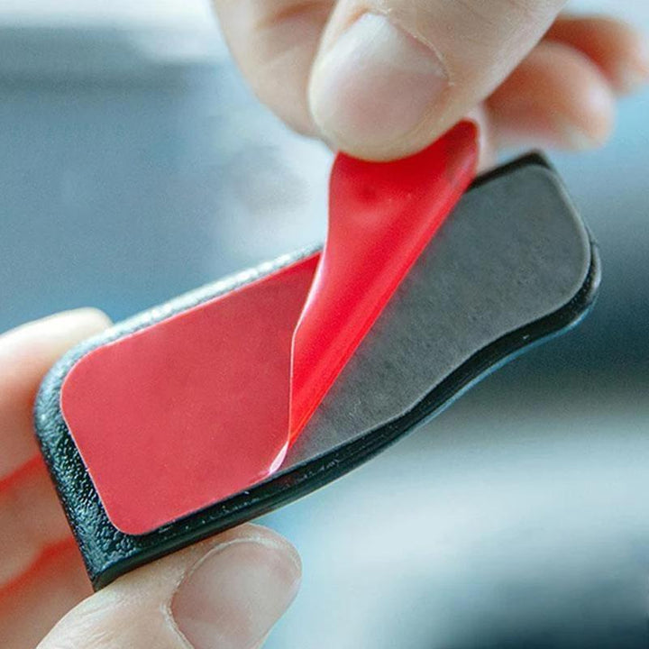 "Multifunktionell telefonfäste i lädertextur, stark adhesive, säker hållning, lämplig för bil, skrivbord, hemmabruk."