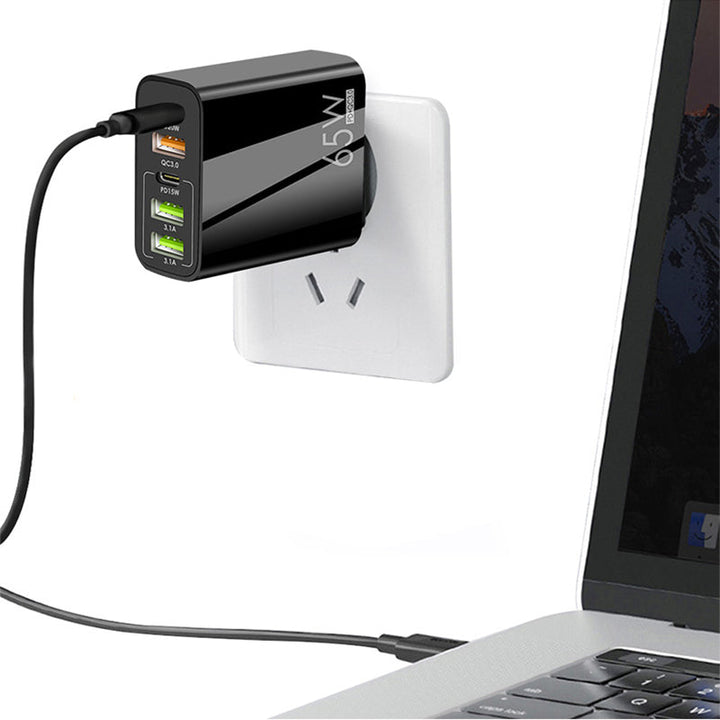"Multiportadapter 65W snabbladdare, kompakt design, flera USB-portar, laddar flera enheter snabbt och effektivt."