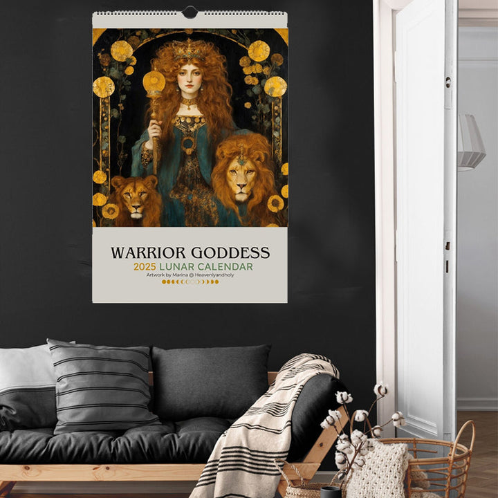 "Mystisk Art Nouveau Månfaskalender 2025 med gotiska illustrationer, FSC-certifierat papper, väggkonst och månfaser."