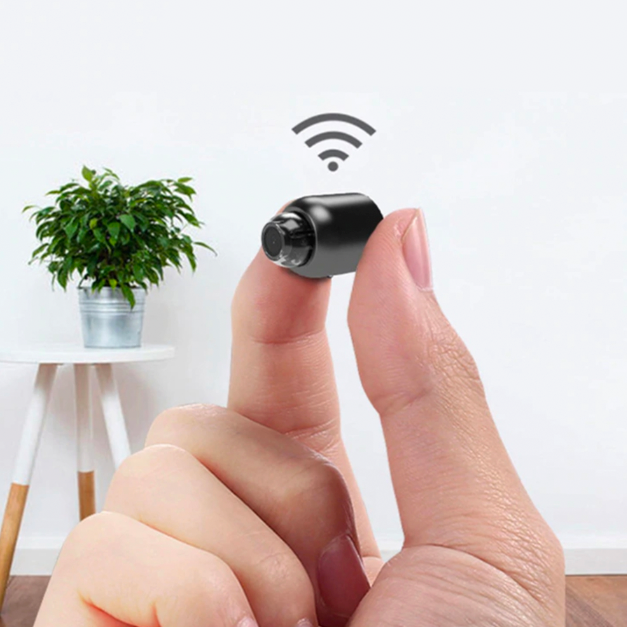 "NanoVision 4K Mini Spionkamera, kompakt svart design med HD nattvision och rörelseupptäckning för diskret övervakning."