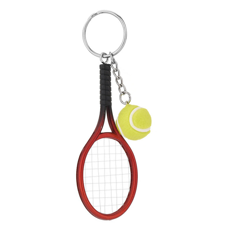 "Nyckelring med färgglad minitennisracket i sex olika färger, perfekt för sportälskare och som accessoar till väskor."
