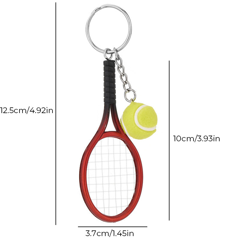 "Nyckelring med färgglad minitennisracket i sex olika färger, perfekt för sportälskare och som accessoar till väskor."