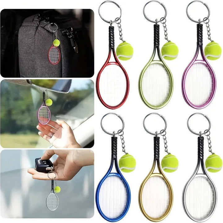 "Nyckelring med färgglad minitennisracket i sex olika färger, perfekt för sportälskare och som accessoar till väskor."
