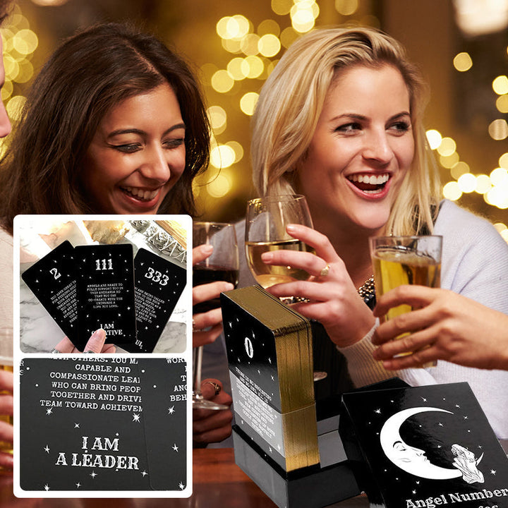Oraclekort med änglanummer, elegant design, guldförgyllda kanter, erbjuder vägledning och självförstärkning.