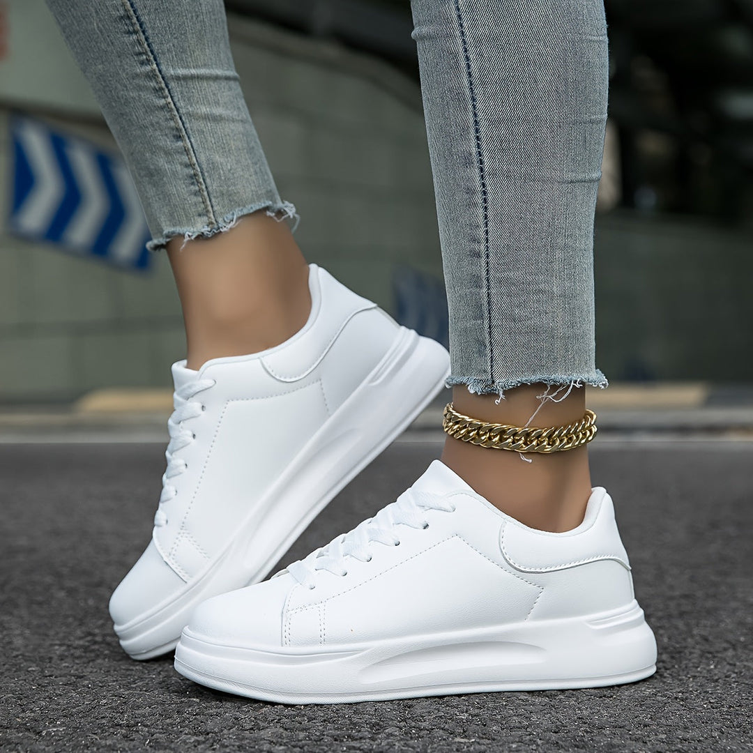Ortopediska vita sneakers för kvinnor i elegant läderdesign, ger komfort och stil, idealiska för vardagsbruk.