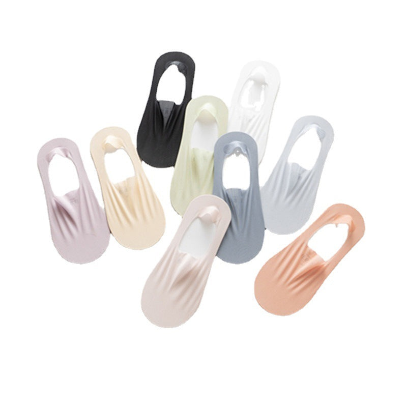 "Osynliga issilkesstrumpor med silikongrepp, osynlig design, i olika färger för maximal komfort och stil."