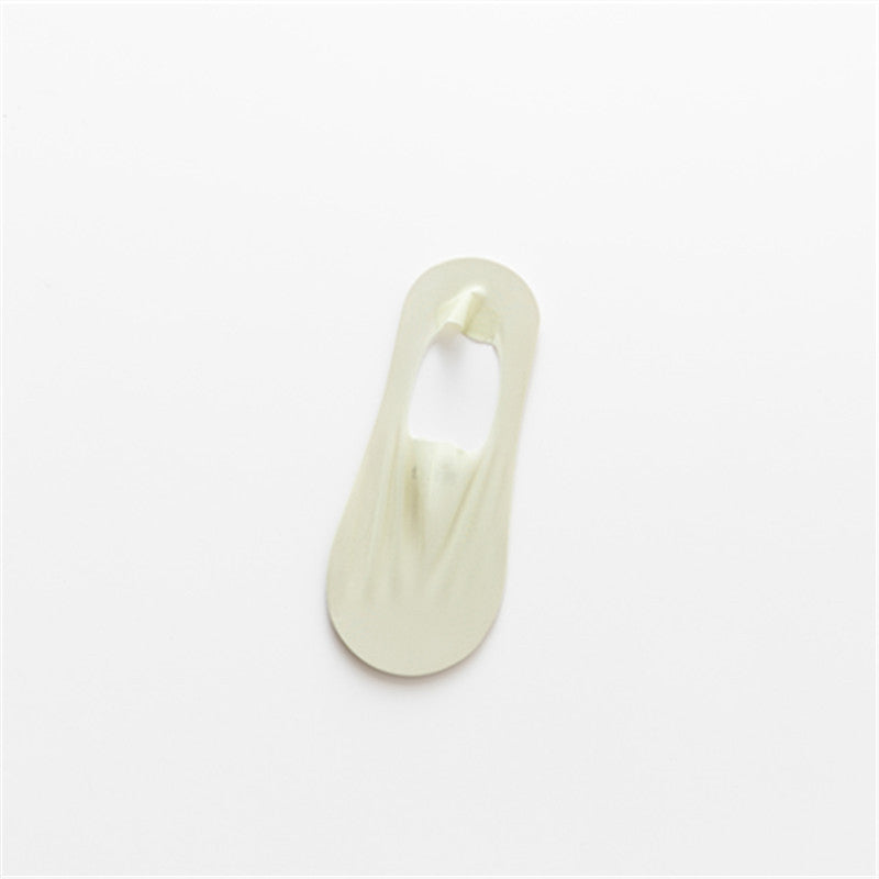 "Osynliga issilkesstrumpor med silikongrepp, osynlig design, i olika färger för maximal komfort och stil."