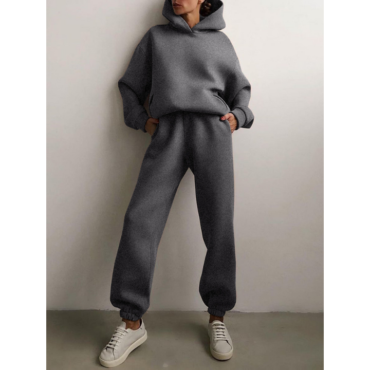 "Oversized beige damträningsdress med high waist byxa och hoodie, idealisk för stil och komfort under träning och avslappning