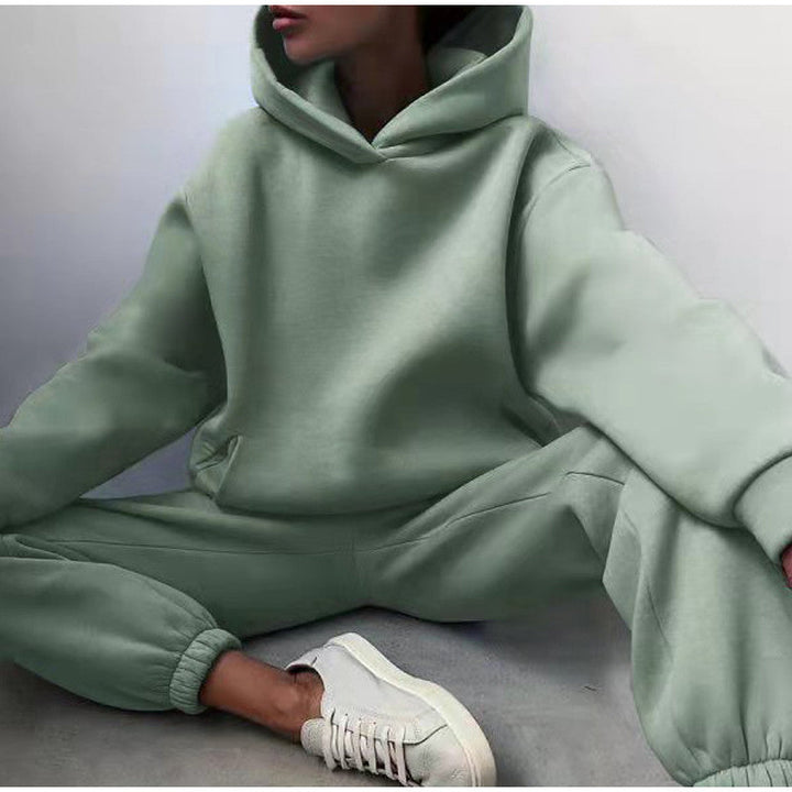"Oversized beige damträningsdress med high waist byxa och hoodie, idealisk för stil och komfort under träning och avslappning