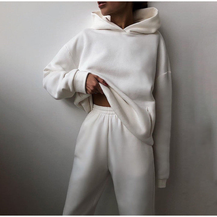 "Oversized beige damträningsdress med high waist byxa och hoodie, idealisk för stil och komfort under träning och avslappning