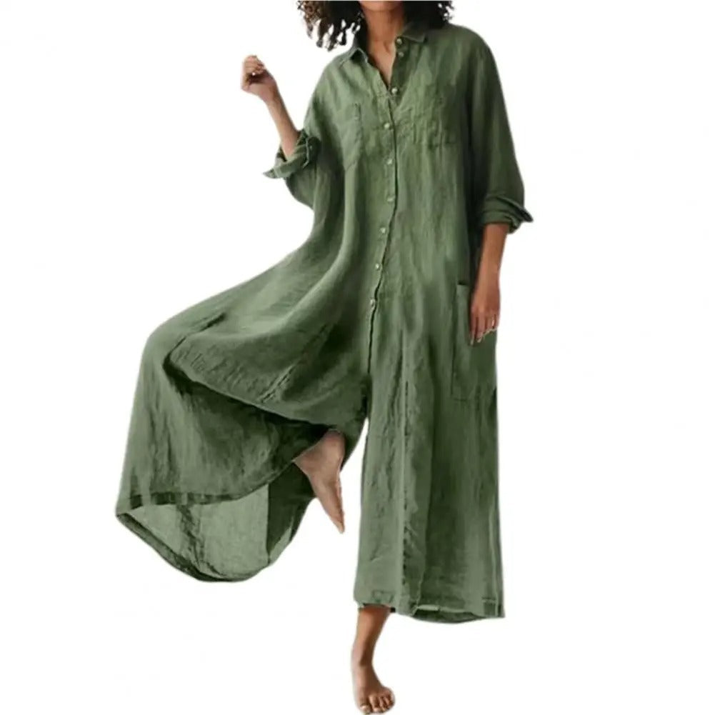 "Oversized jumpsuit i bomull och linne med knappslå framtill och vida ben, chic och avslappnad stil för kvinnor."