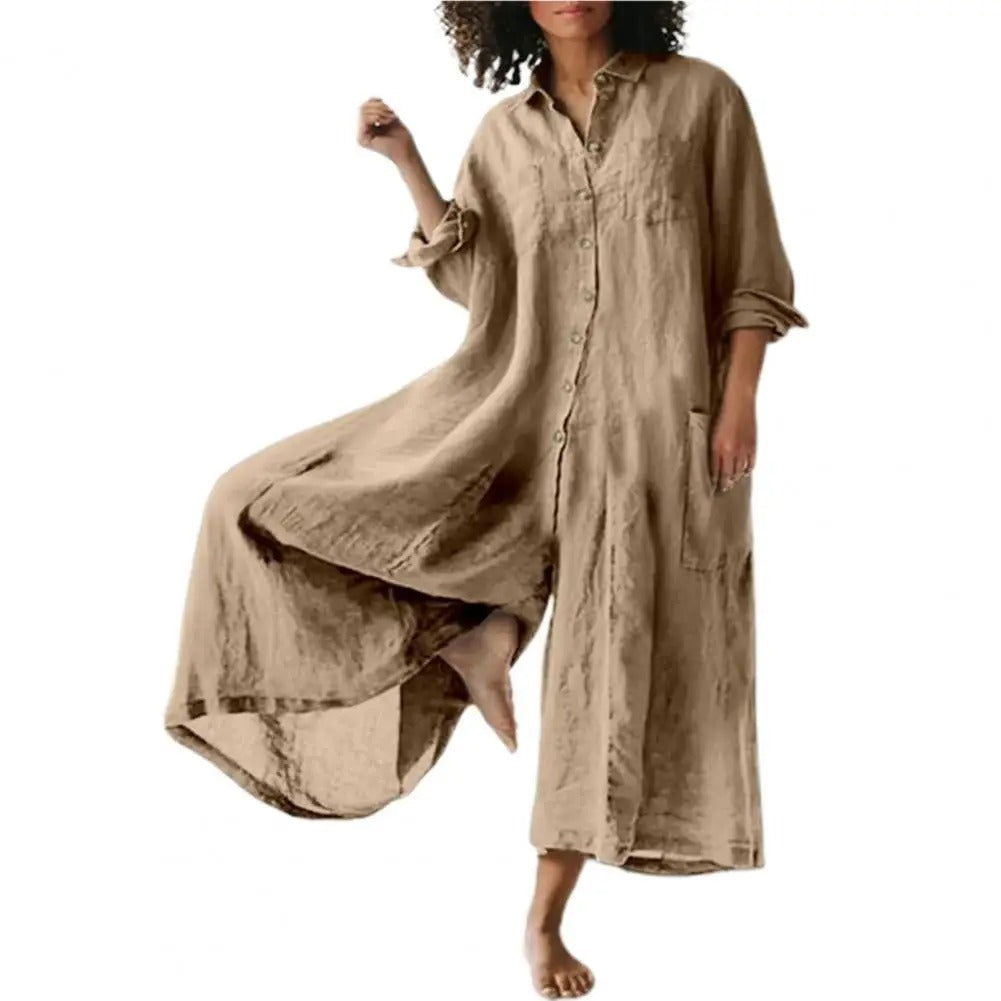 "Oversized jumpsuit i bomull och linne med knappslå framtill och vida ben, chic och avslappnad stil för kvinnor."