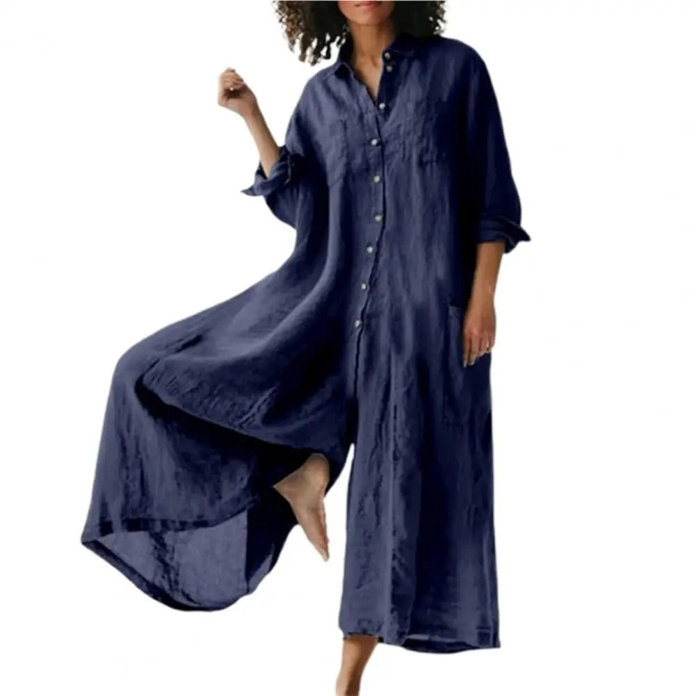 "Oversized jumpsuit i bomull och linne med knappslå framtill och vida ben, chic och avslappnad stil för kvinnor."