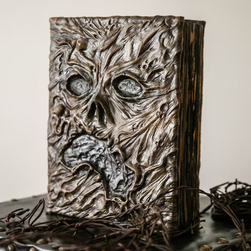 "Pappersdekoration Necronomicon med detaljerad design, mystisk och elegant för unik heminredning, 15x25cm, 220g."