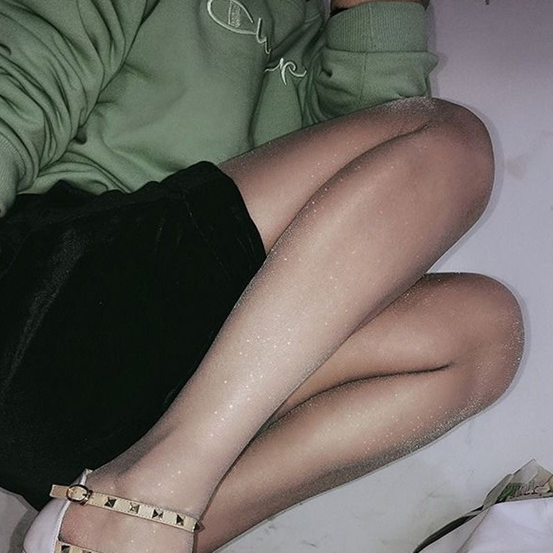 "Pärlemorfärgade sidenstrumpor, skimrande silkesdesign, eleganta och trendiga, sexig glans, för kvinnor, accessoar"