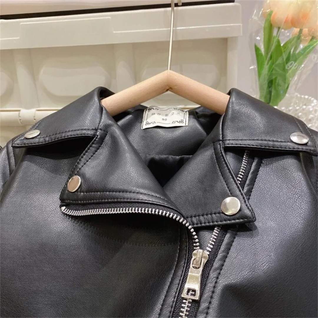 Höstens ytterplagg: Klassisk pojkars mockaläderjacka med smidig dragkedja i elegant brun