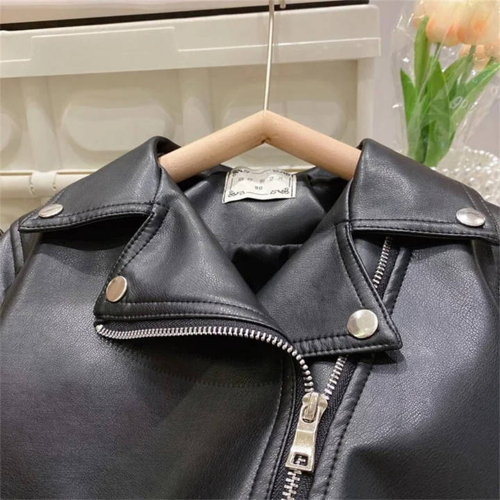 Höstens ytterplagg: Klassisk pojkars mockaläderjacka med smidig dragkedja i elegant brun