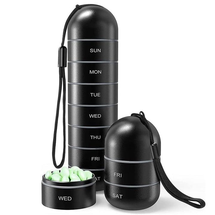 "Portabel pillerask med 7 fack i metallisk finish, vattentät design, perfekt för resor och medicinsk organisering."