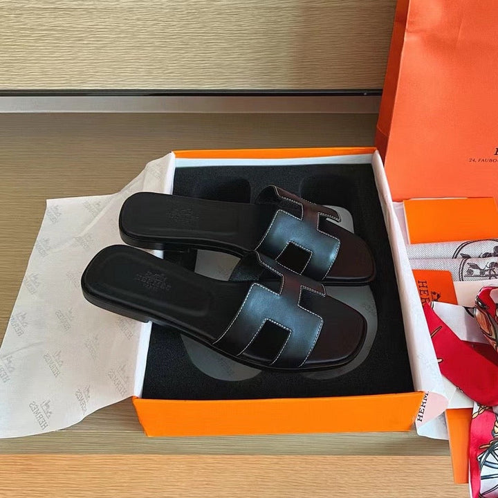 Premium lädersandaler för kvinnor, elegant och bekväm design, finns i flera färger, perfekt för dagligt och speciellt bruk.