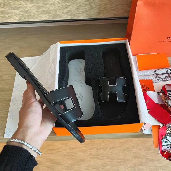 Premium lädersandaler för kvinnor, elegant och bekväm design, finns i flera färger, perfekt för dagligt och speciellt bruk.
