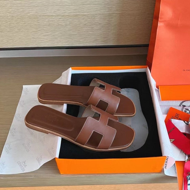 Premium lädersandaler för kvinnor, elegant och bekväm design, finns i flera färger, perfekt för dagligt och speciellt bruk.