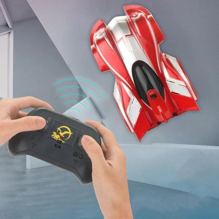 "Radiostyrd väggklättrande bil med LED-ljus på slät yta, perfekt för barn, inkluderar sugteknik och färgglada ljus."