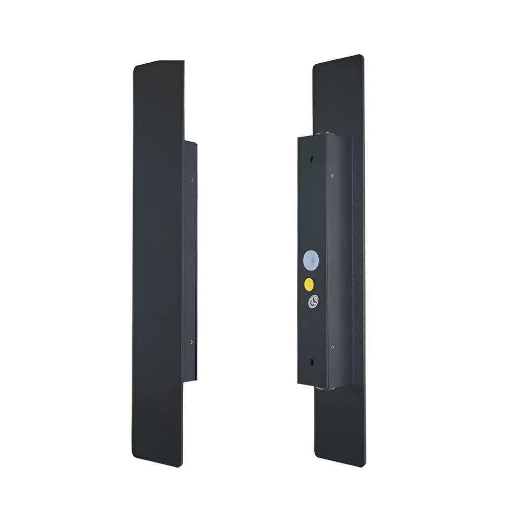 Rektangulär svart LED vägglampa i aluminium för utomhus, väderbeständig och modern design för trädgårdsbelysning.