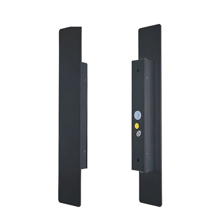 Rektangulär svart LED vägglampa i aluminium för utomhus, väderbeständig och modern design för trädgårdsbelysning.