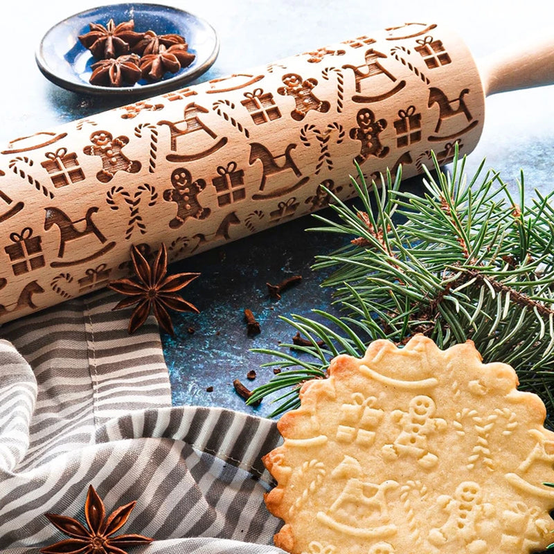 "Robust och hållbar pepparkakskavel i trä med unika mönster, perfekt för kreativa bakverk och stabil användning."